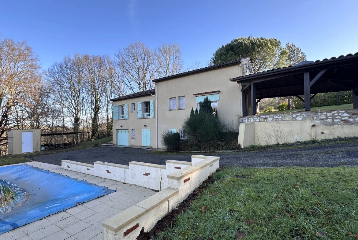 Charmante maison à Pujols avec piscine, vue campagne et grand jardin - Calme et confort 