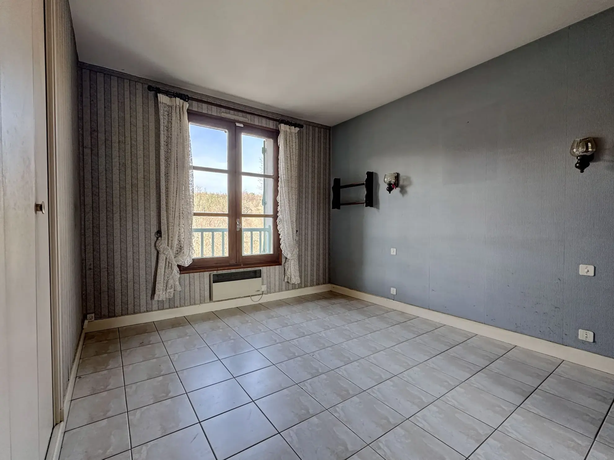Charmante maison à Pujols avec piscine, vue campagne et grand jardin - Calme et confort 