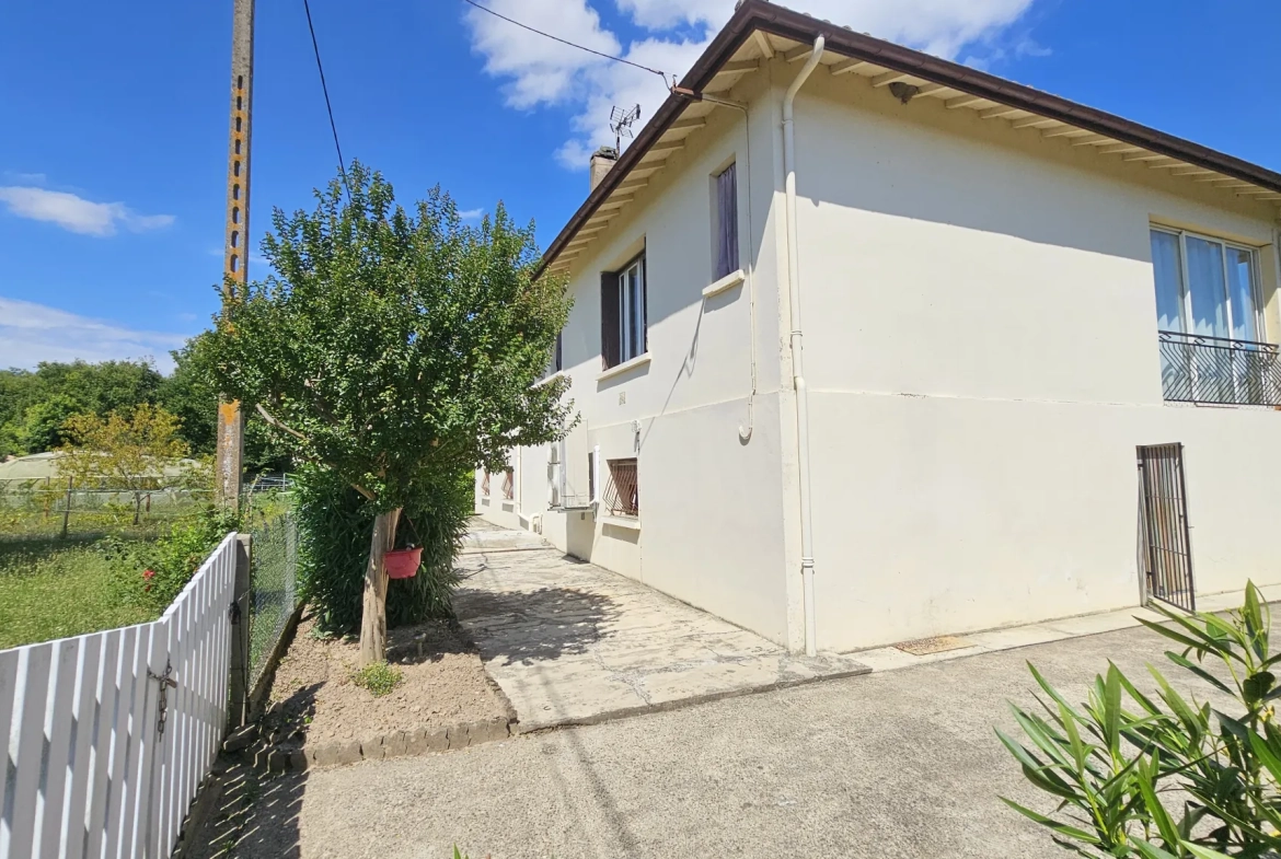 Belle maison 4 chambres avec sous-sol et jardin clos à Villeton 