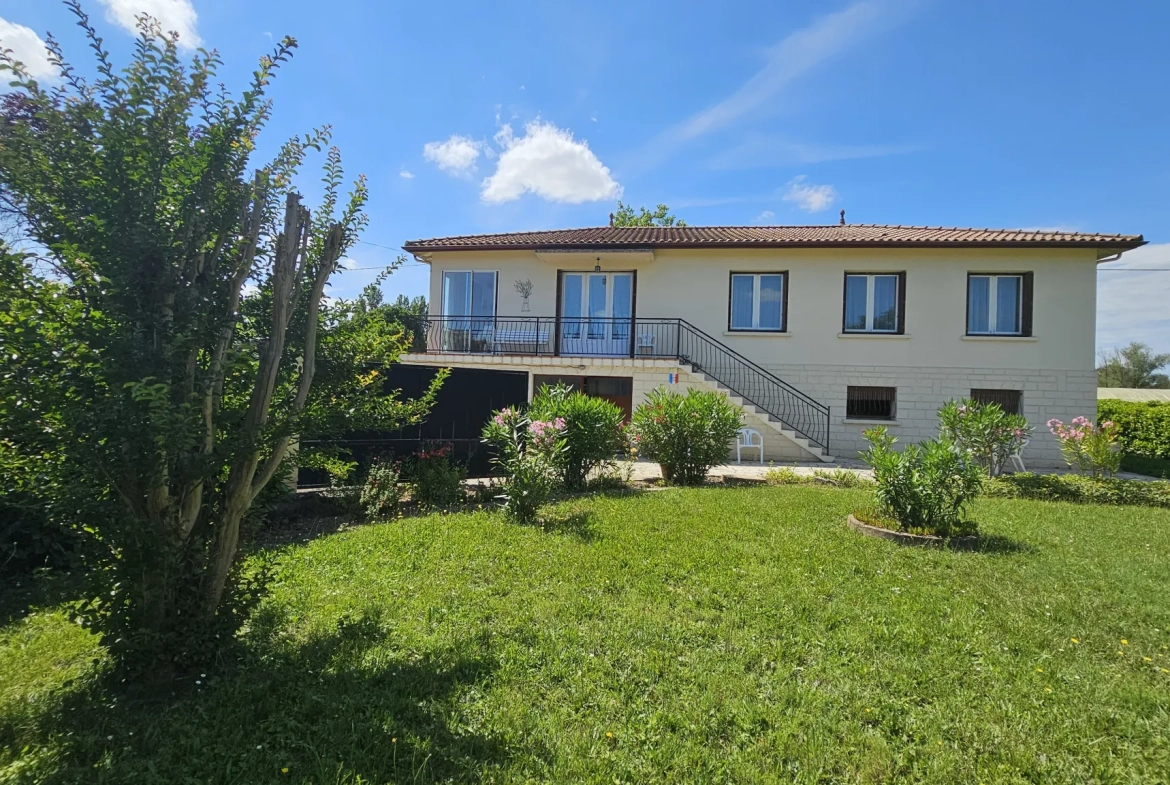 Belle maison 4 chambres avec sous-sol et jardin clos à Villeton 