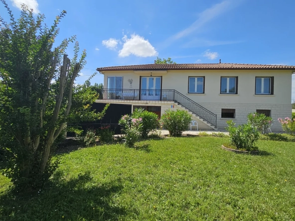Belle maison 4 chambres avec sous-sol et jardin clos à Villeton