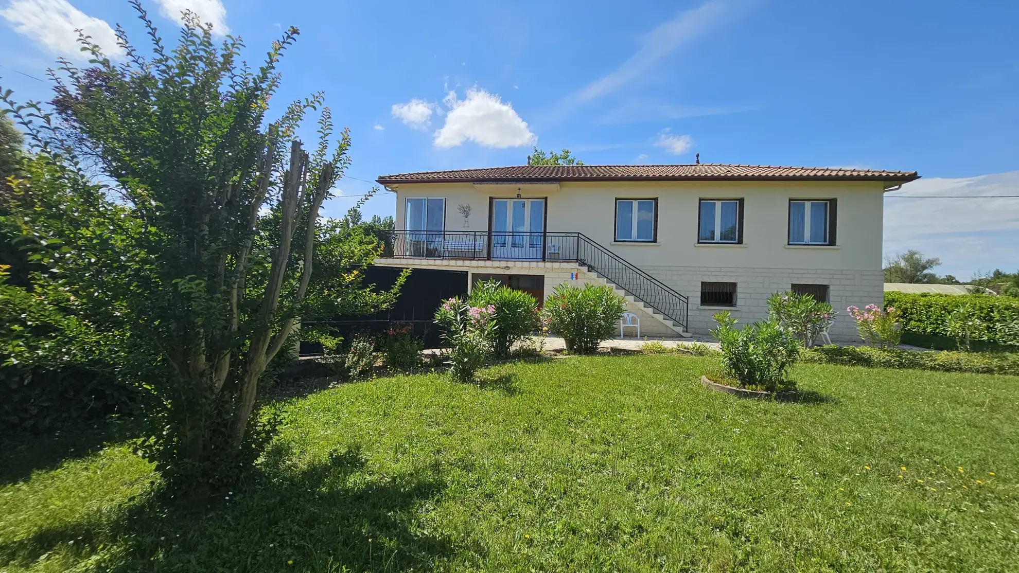 Belle maison 4 chambres avec sous-sol et jardin clos à Villeton 