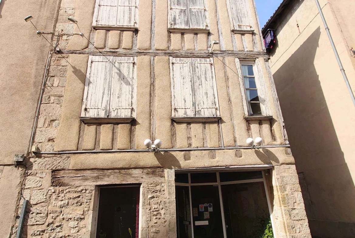 Immeuble à rénover de 350 m² à Villefranche de Rouergue 