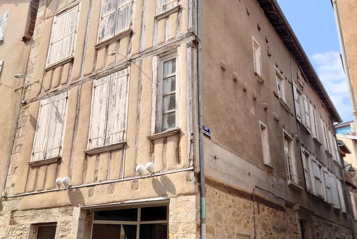 Immeuble à rénover de 350 m² à Villefranche de Rouergue 