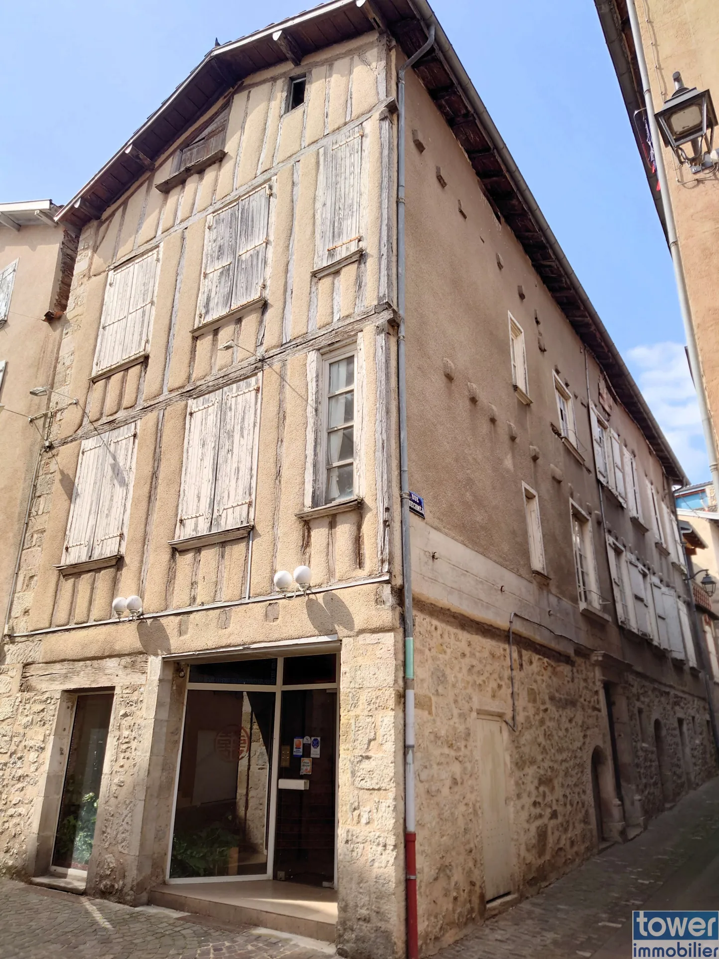 Immeuble à rénover de 350 m² à Villefranche de Rouergue 