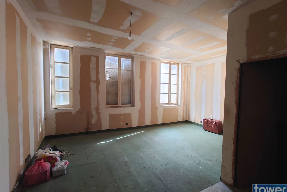 Immeuble à rénover de 350 m² à Villefranche de Rouergue 