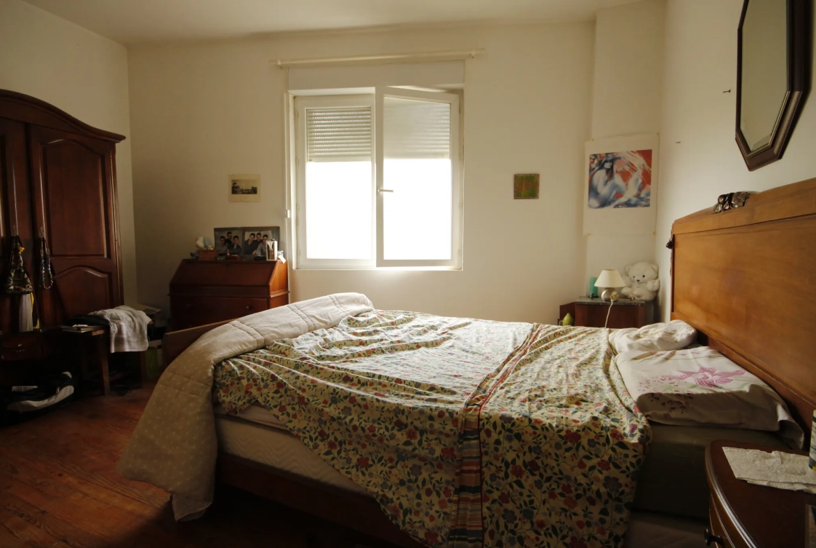 Maison rénovée de 230 m² à Sainte-Gemme, idéal pour profession libérale 