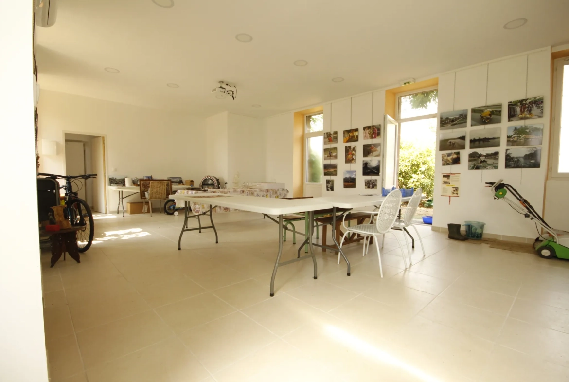 Maison rénovée de 230 m² à Sainte-Gemme, idéal pour profession libérale 