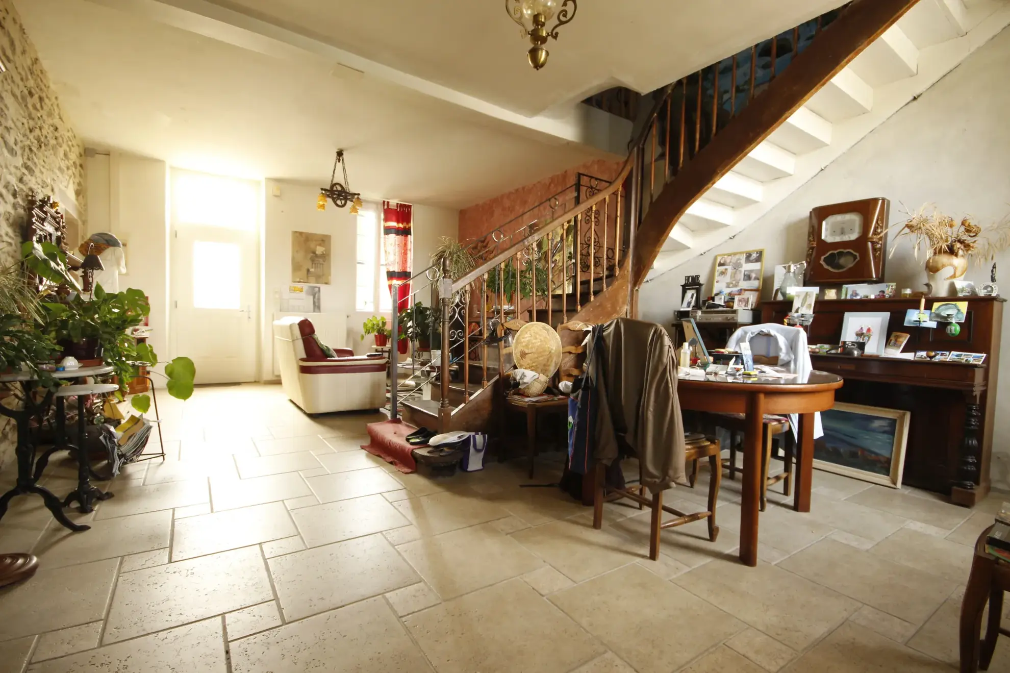 Maison rénovée de 230 m² à Sainte-Gemme, idéal pour profession libérale 