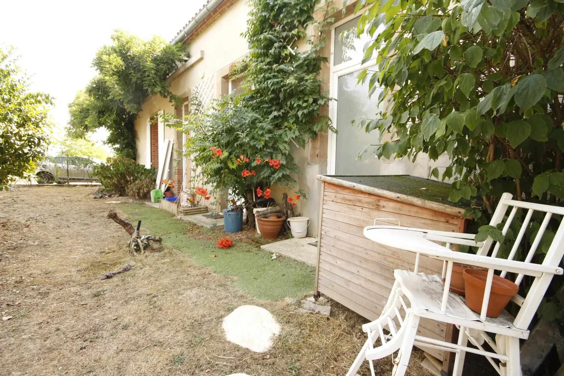 Maison rénovée de 230 m² à Sainte-Gemme, idéal pour profession libérale 