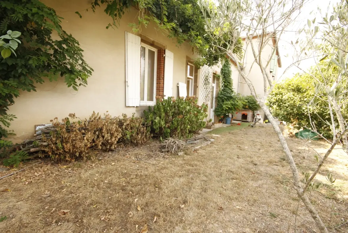 Maison rénovée de 230 m² à Sainte-Gemme, idéal pour profession libérale 