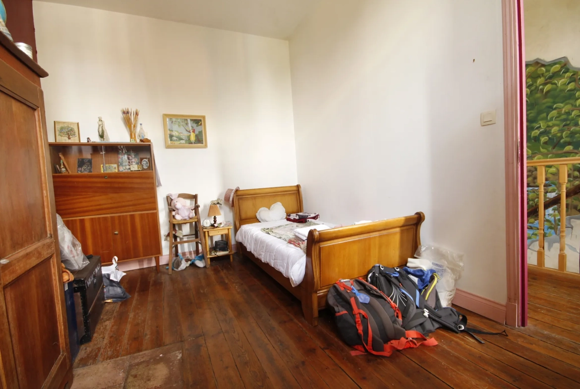 Maison rénovée de 230 m² à Sainte-Gemme, idéal pour profession libérale 