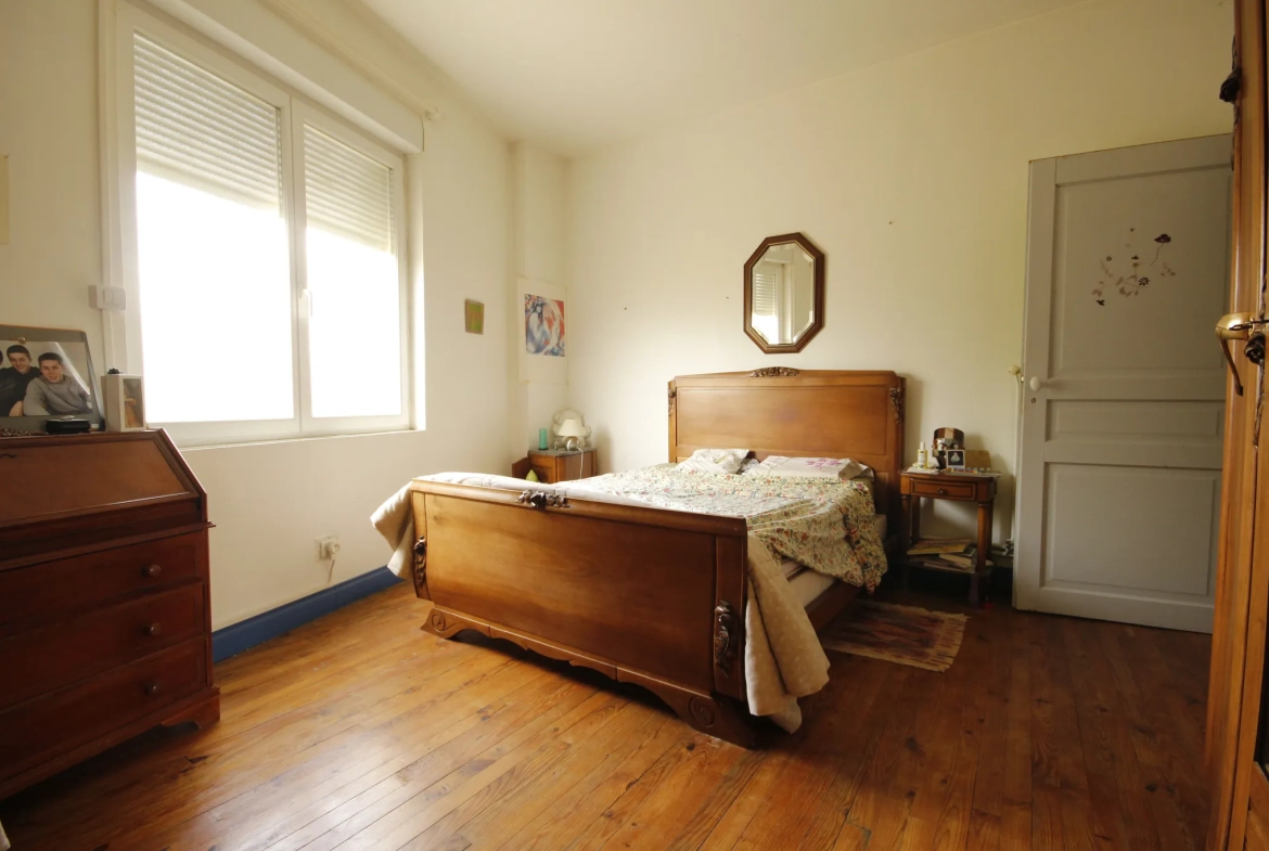 Maison rénovée de 230 m² à Sainte-Gemme, idéal pour profession libérale 