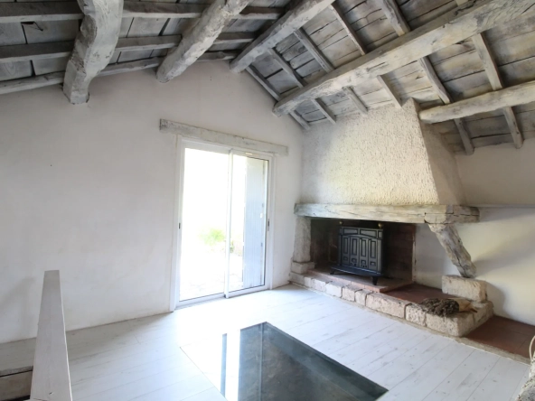Maison en pierre de 159 m² avec jardin, terrasses et vue dégagée à Fayet 