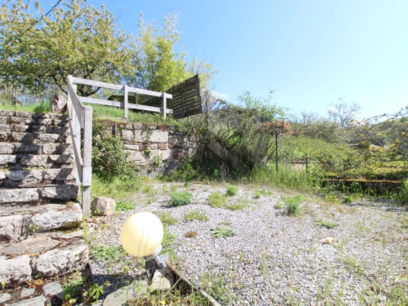 Maison en pierre de 159 m² avec jardin, terrasses et vue dégagée à Fayet 