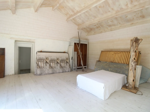 Maison en pierre de 159 m² avec jardin, terrasses et vue dégagée à Fayet 