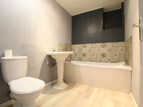 Maison en pierre de 159 m² avec jardin, terrasses et vue dégagée à Fayet 