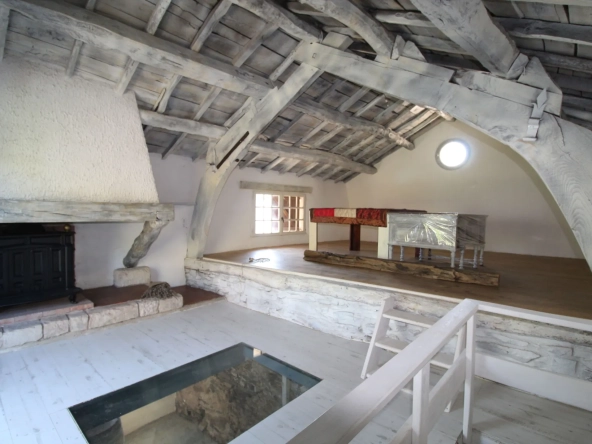 Maison en pierre de 159 m² avec jardin, terrasses et vue dégagée à Fayet 