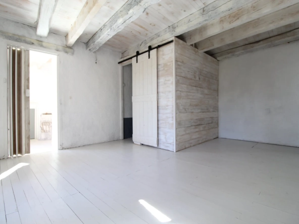 Maison en pierre de 159 m² avec jardin, terrasses et vue dégagée à Fayet 