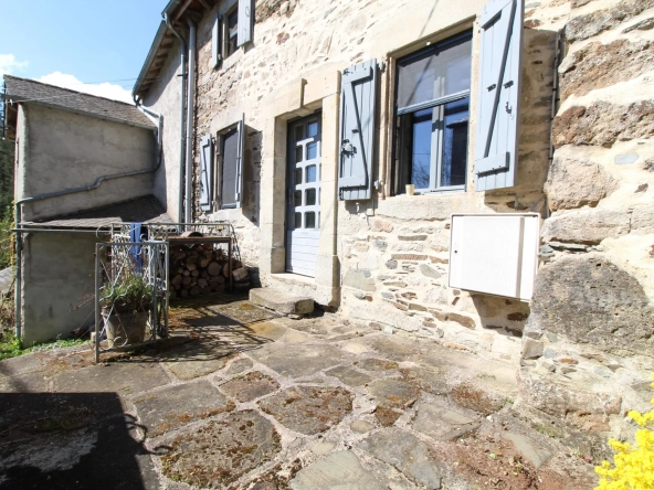 Maison en pierre de 159 m² avec jardin, terrasses et vue dégagée à Fayet 