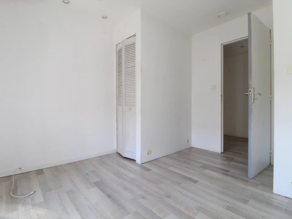 Maison en pierre de 159 m² avec jardin, terrasses et vue dégagée à Fayet 