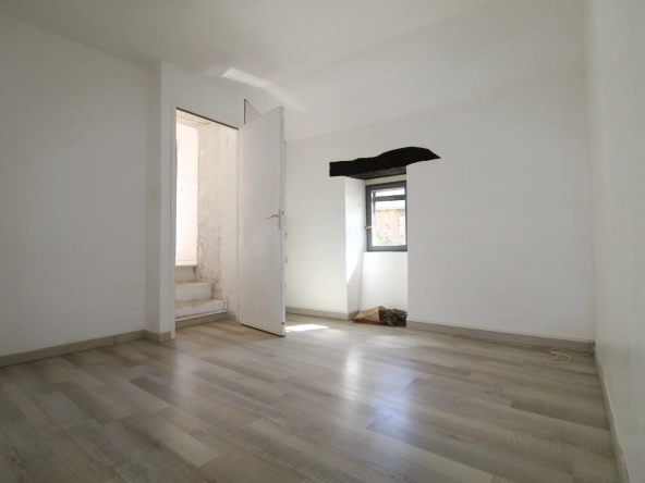 Maison en pierre de 159 m² avec jardin, terrasses et vue dégagée à Fayet 