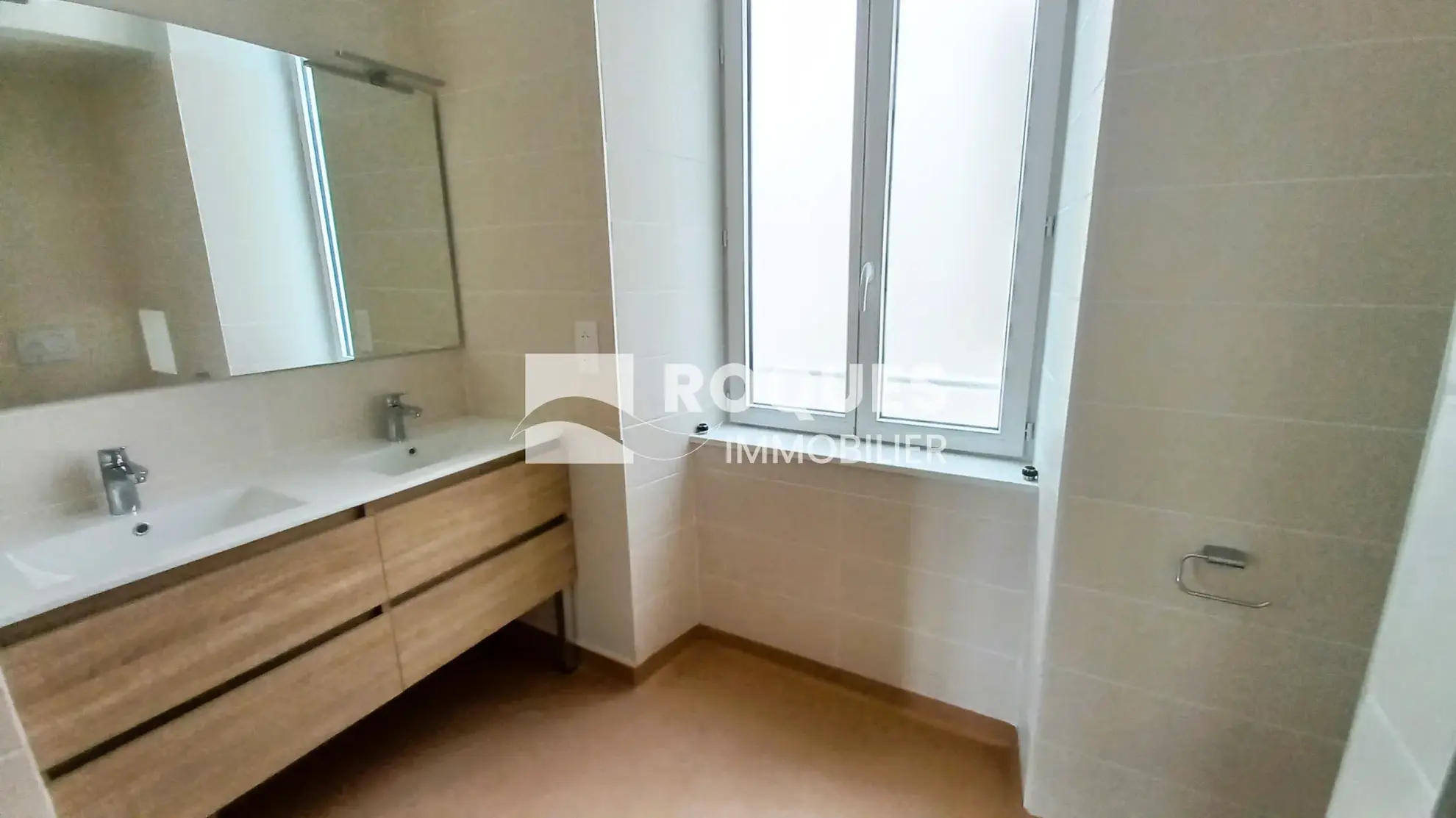 Appartement T3 rénové à Millau avec caves et galetas, situé près de la gare 