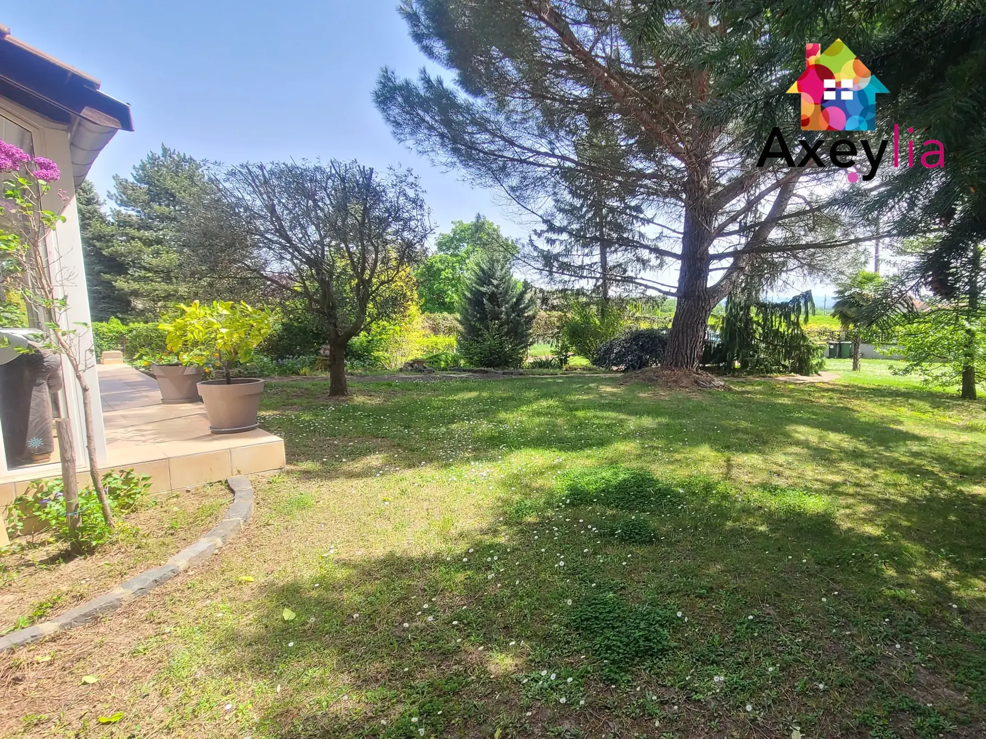 Maison 4 chambres avec grand terrain à Saint-Romain-la-Motte, proche Roanne 