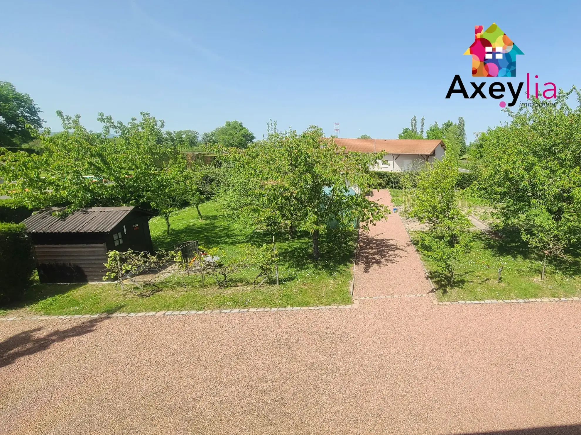 Maison 4 chambres avec grand terrain à Saint-Romain-la-Motte, proche Roanne 
