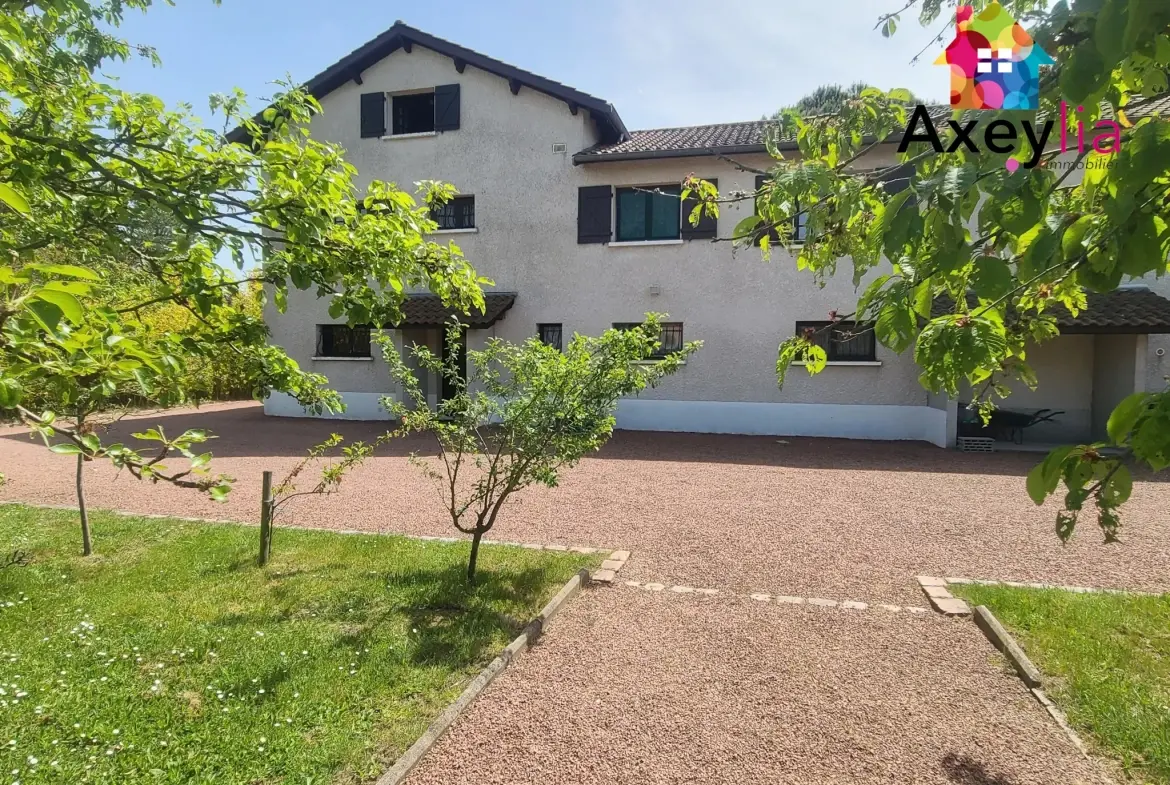 Maison 4 chambres avec grand terrain à Saint-Romain-la-Motte, proche Roanne 