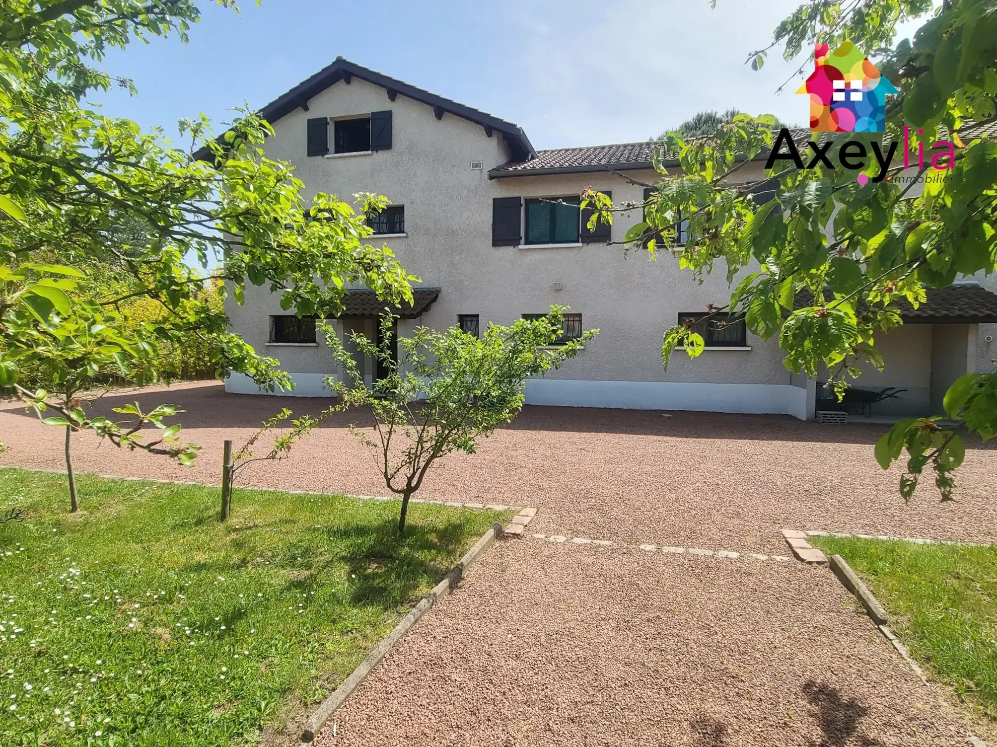 Maison 4 chambres avec grand terrain à Saint-Romain-la-Motte, proche Roanne 