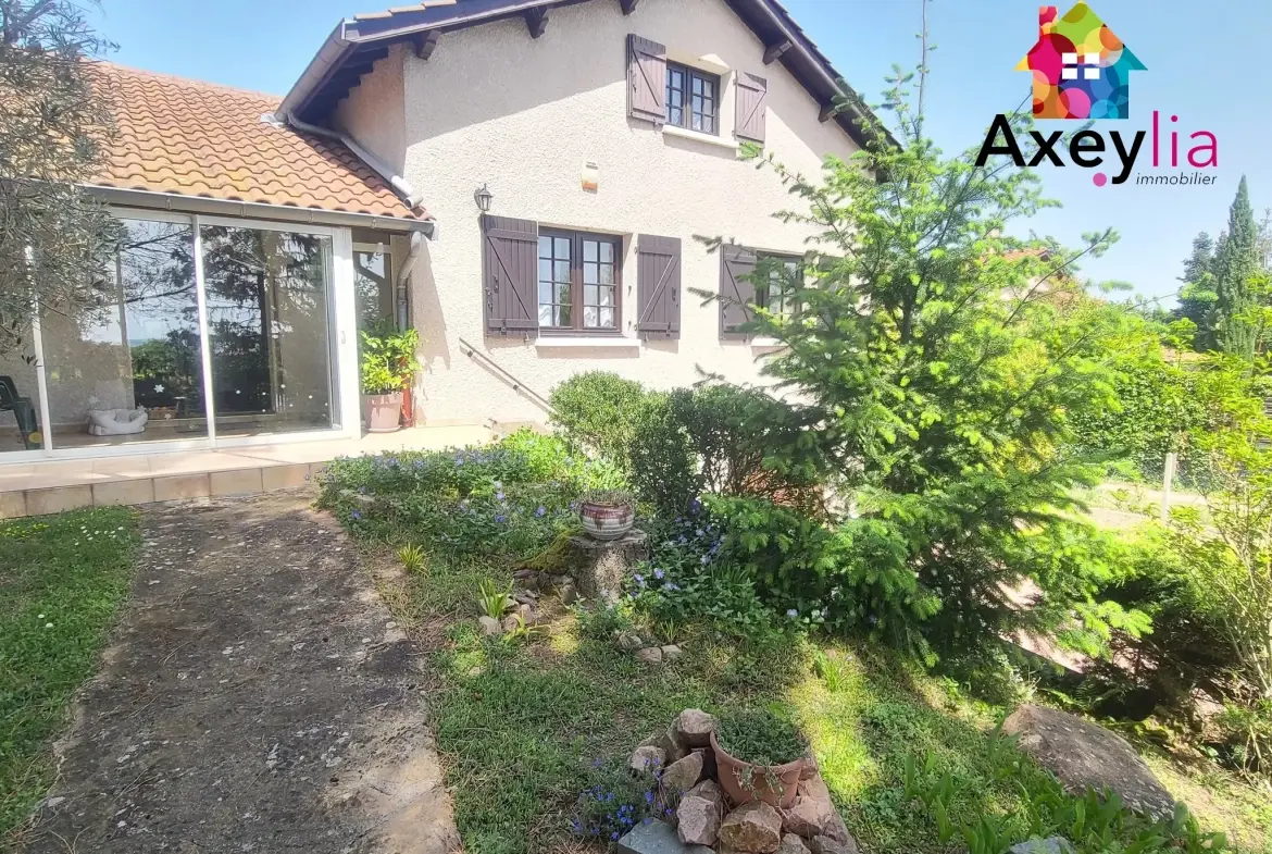 Maison 4 chambres avec grand terrain à Saint-Romain-la-Motte, proche Roanne 