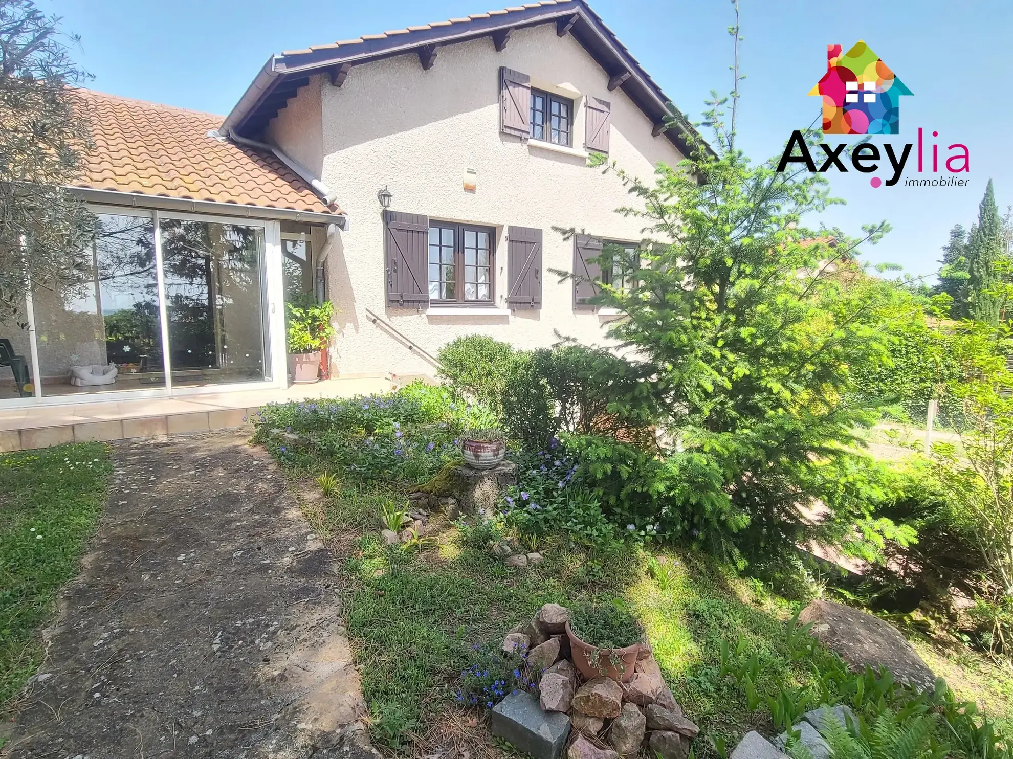 Maison 4 chambres avec grand terrain à Saint-Romain-la-Motte, proche Roanne 
