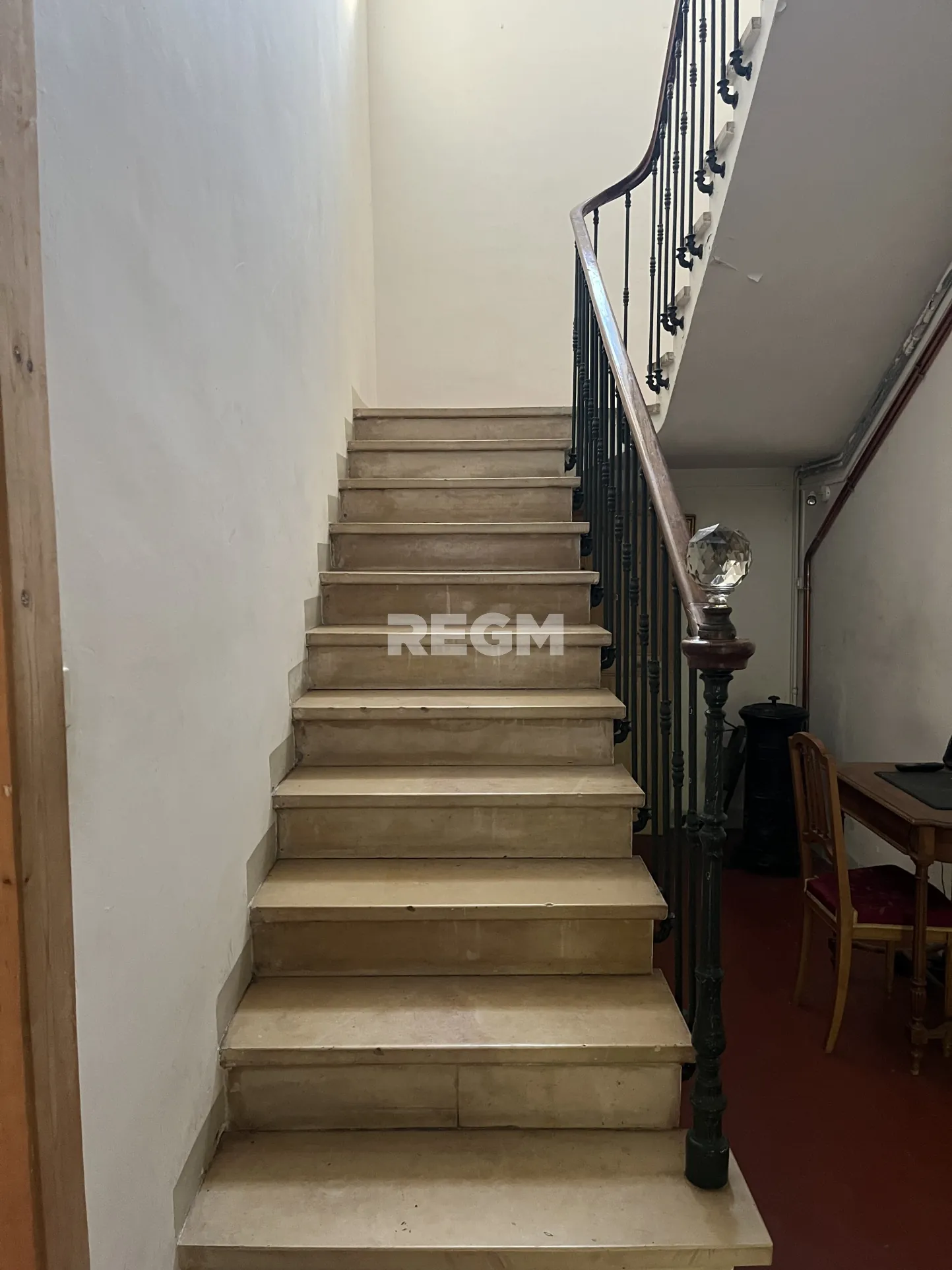 Belle maison bourgeoise 9 pièces avec cave et terrain à Saint-Jean-de-Valeriscle 