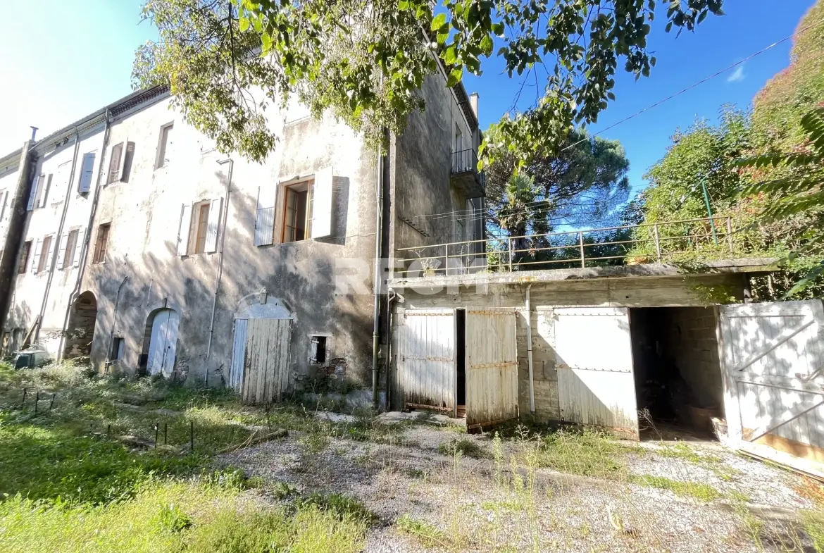 Belle maison bourgeoise 9 pièces avec cave et terrain à Saint-Jean-de-Valeriscle 