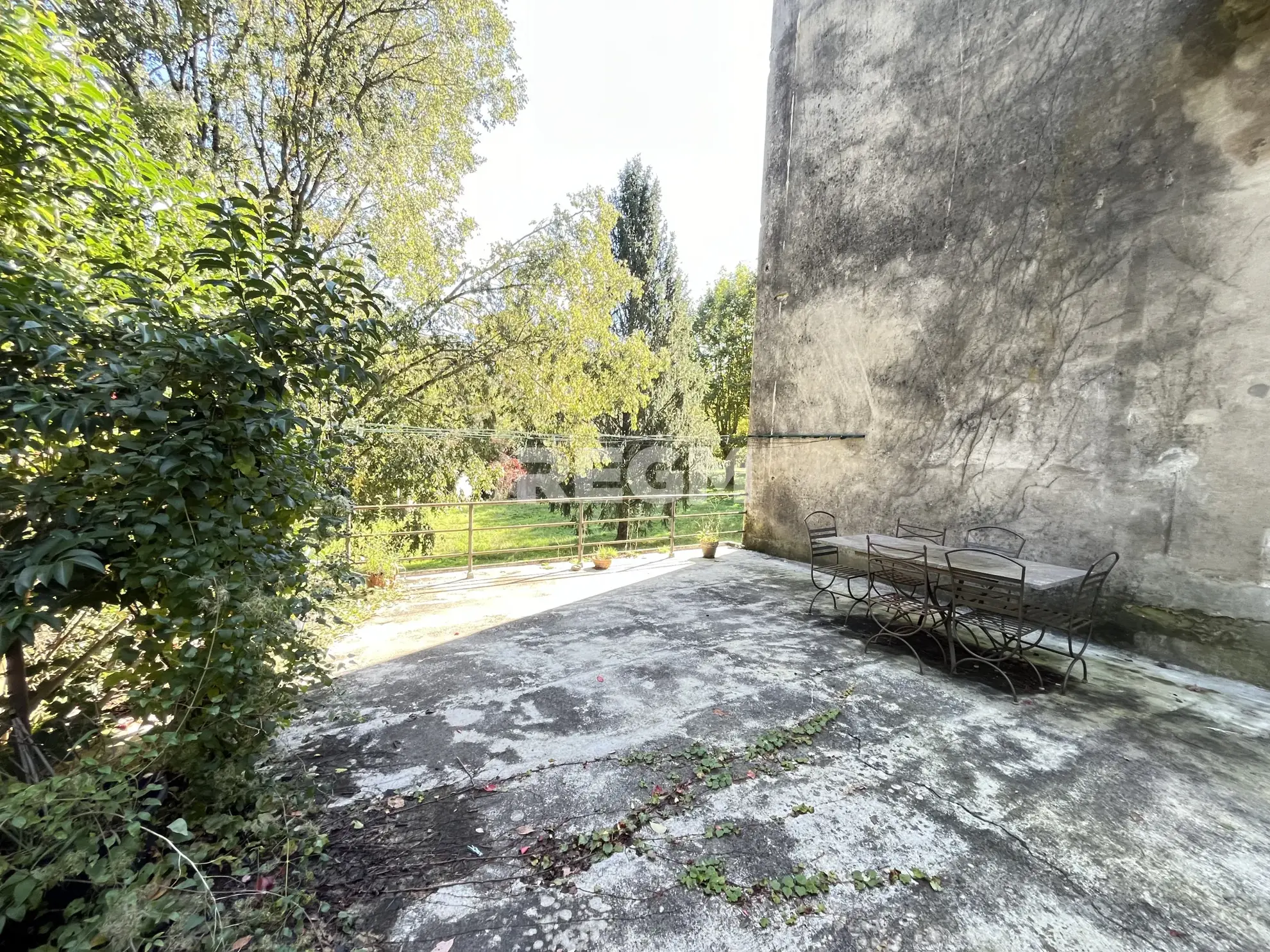 Belle maison bourgeoise 9 pièces avec cave et terrain à Saint-Jean-de-Valeriscle 