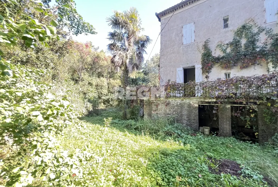 Belle maison bourgeoise 9 pièces avec cave et terrain à Saint-Jean-de-Valeriscle 