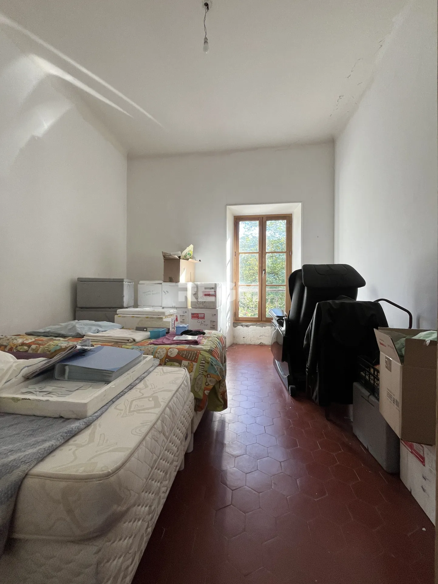 Belle maison bourgeoise 9 pièces avec cave et terrain à Saint-Jean-de-Valeriscle 