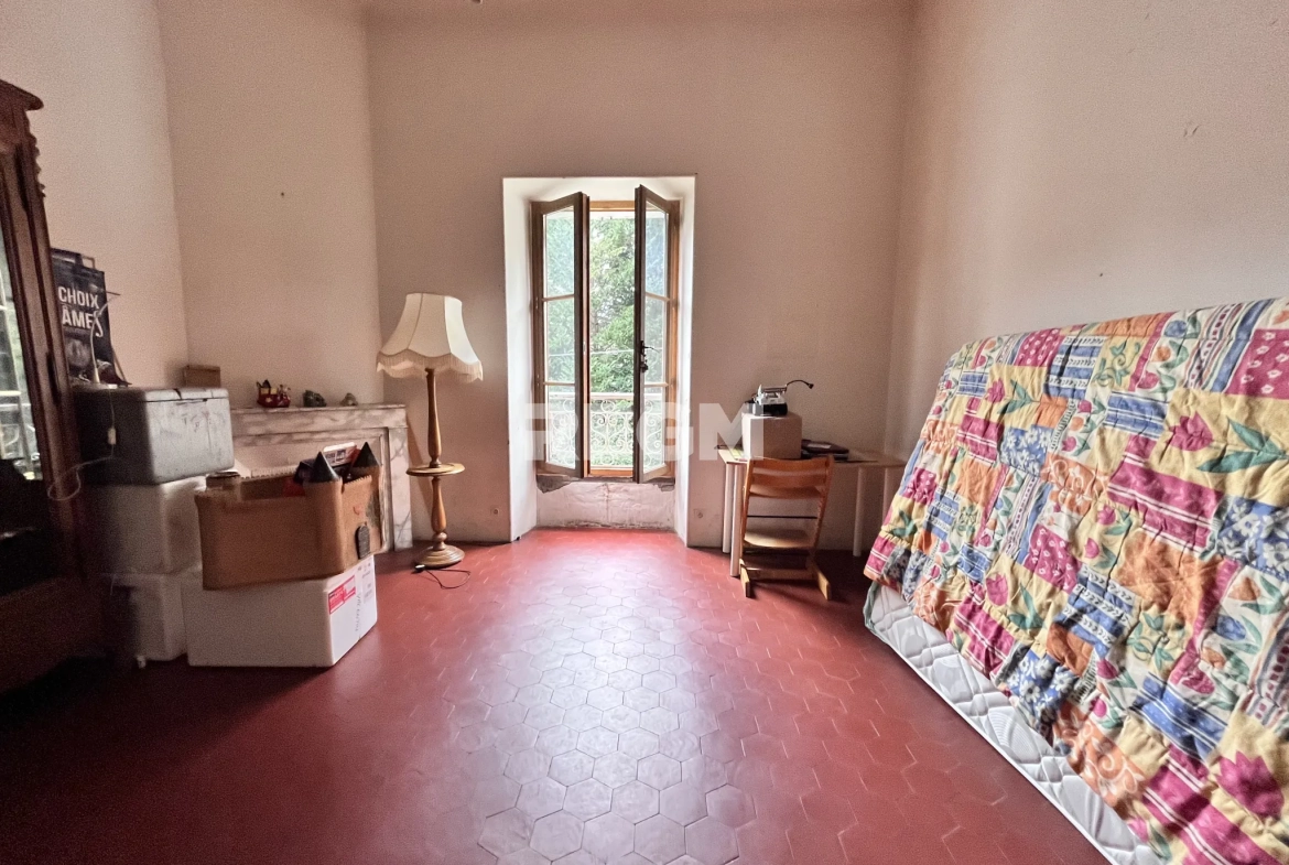 Belle maison bourgeoise 9 pièces avec cave et terrain à Saint-Jean-de-Valeriscle 