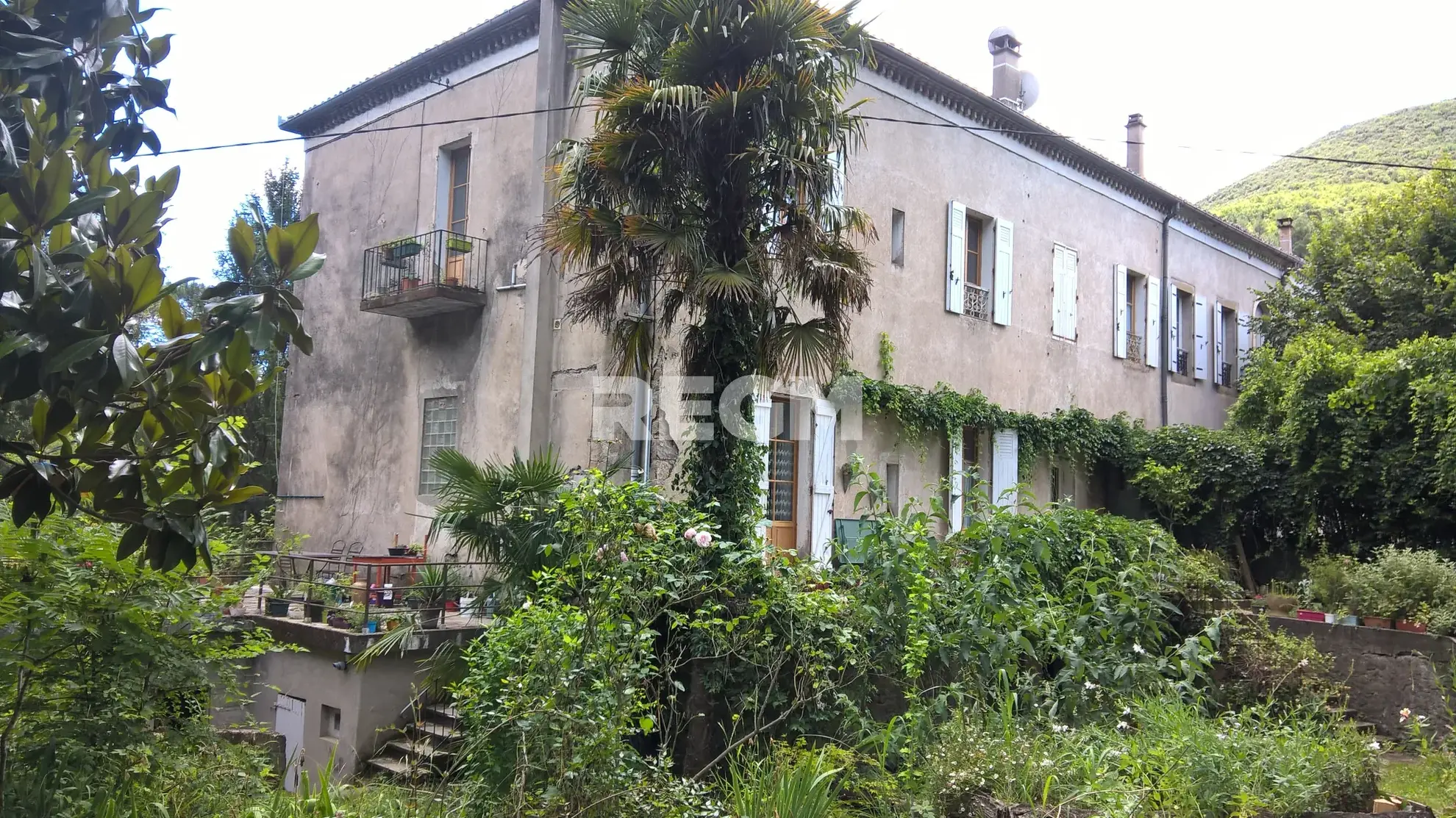 Belle maison bourgeoise 9 pièces avec cave et terrain à Saint-Jean-de-Valeriscle 