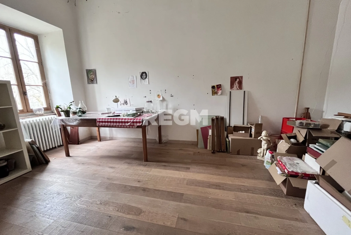 Belle maison bourgeoise 9 pièces avec cave et terrain à Saint-Jean-de-Valeriscle 