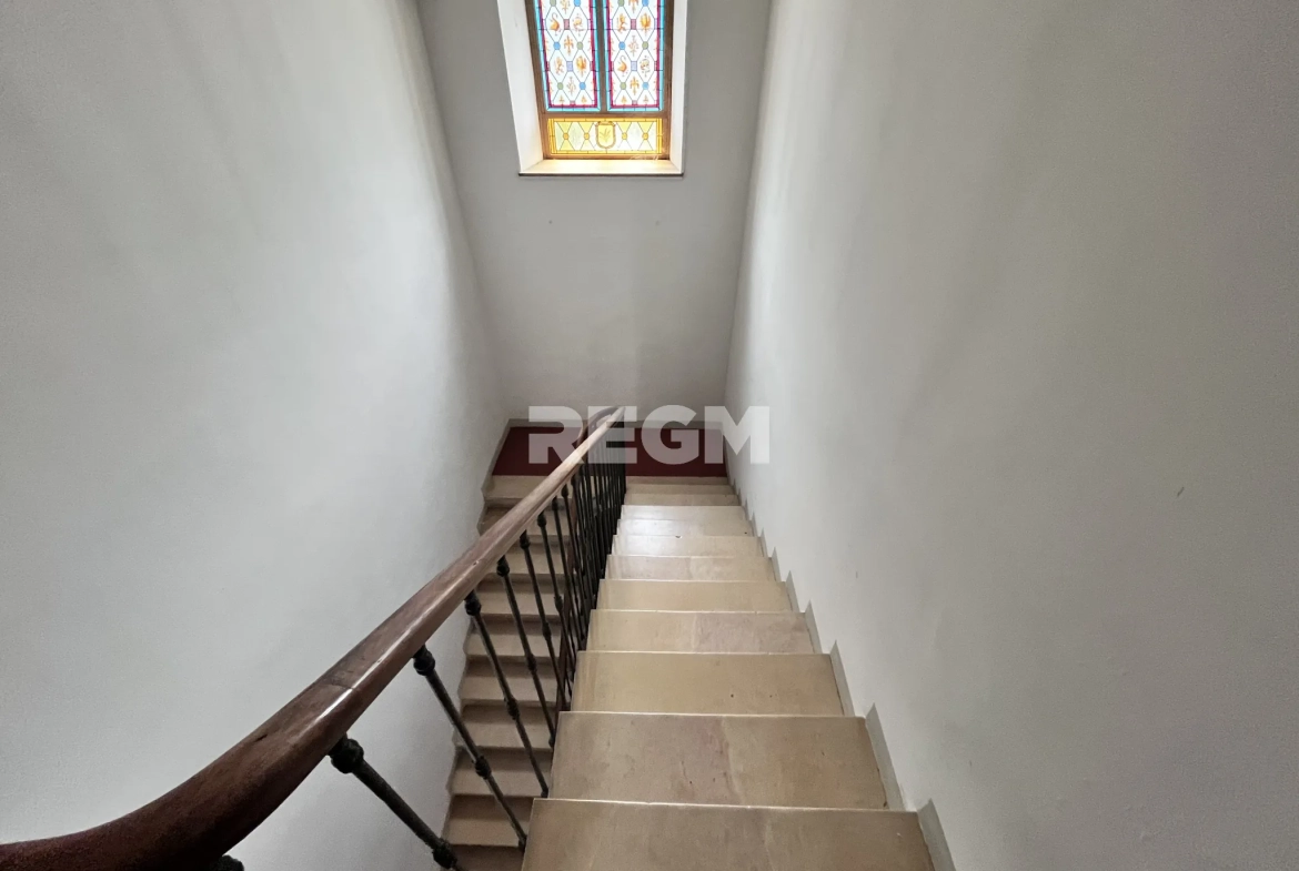 Belle maison bourgeoise 9 pièces avec cave et terrain à Saint-Jean-de-Valeriscle 