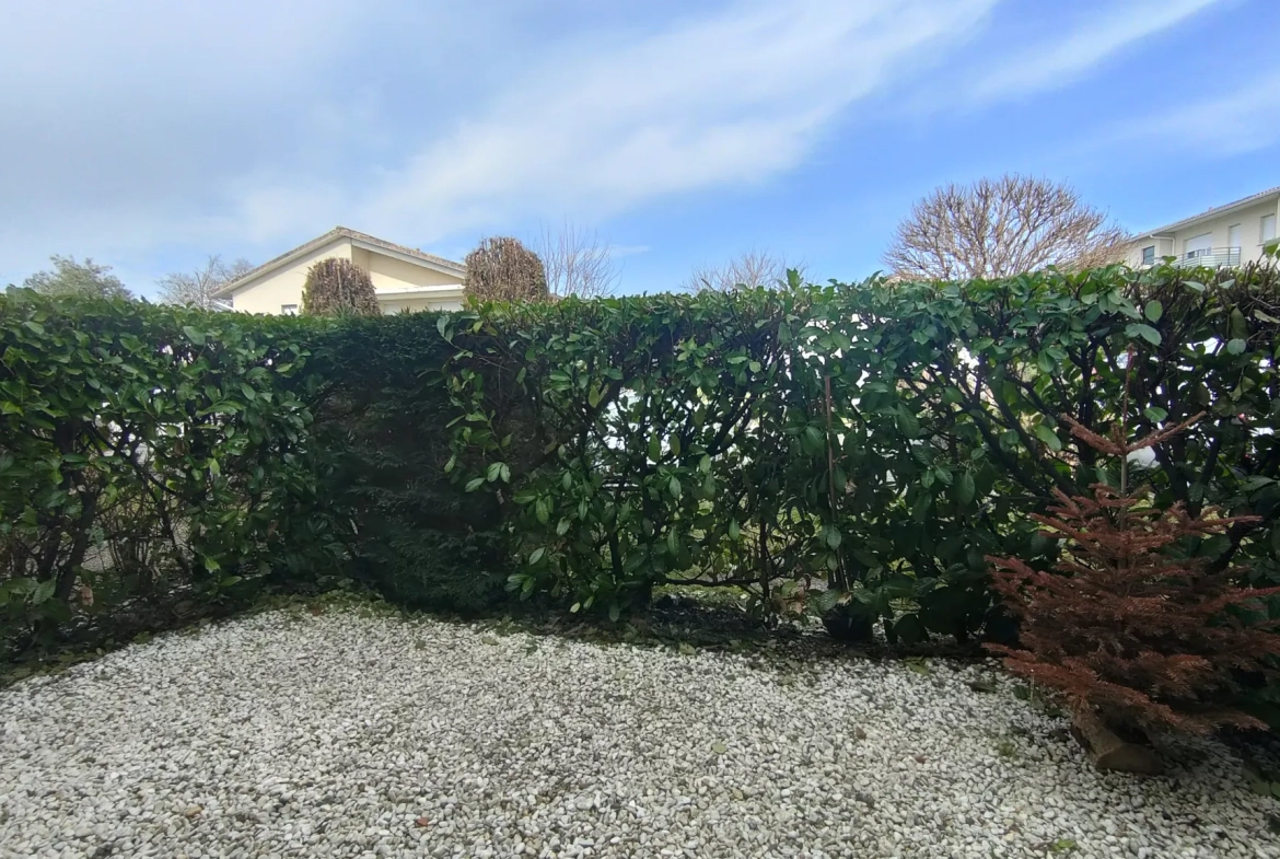 Appartement T2 en rez-de-jardin à Saint-Macaire avec Terrasse – Investissement rentable 
