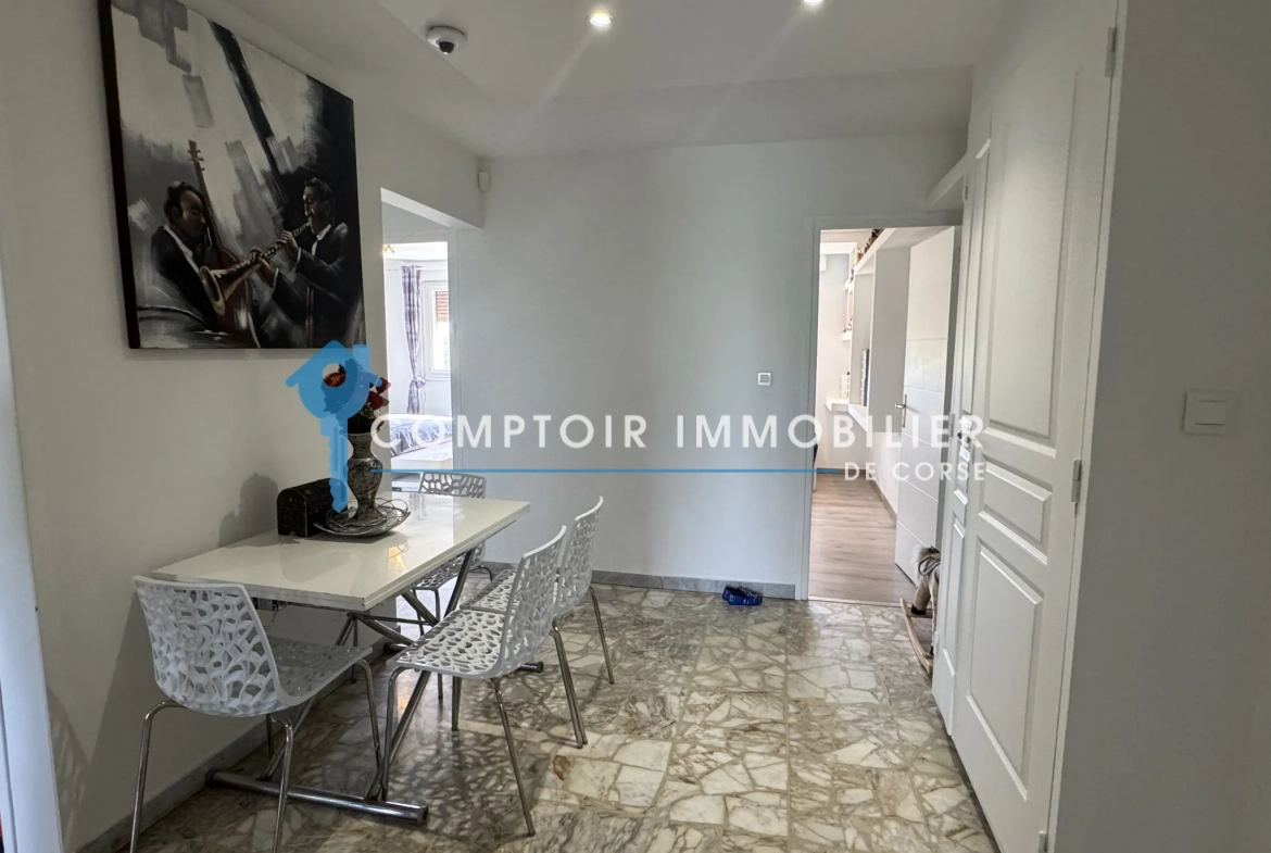 Appartement T4 à Ghisonaccia avec potentiel de transformation en T3, proche plages et commodités 