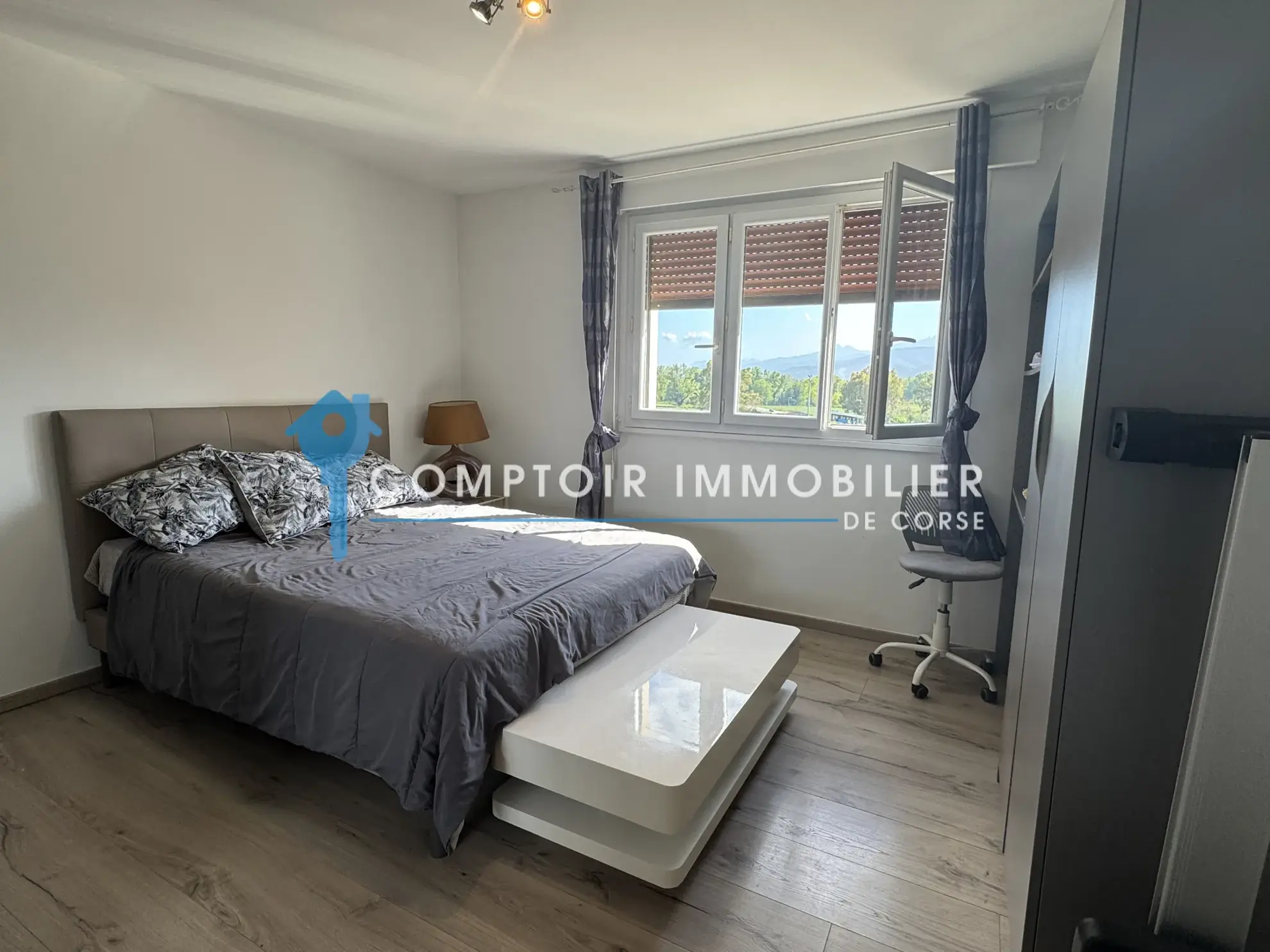 Appartement T4 à Ghisonaccia avec potentiel de transformation en T3, proche plages et commodités 
