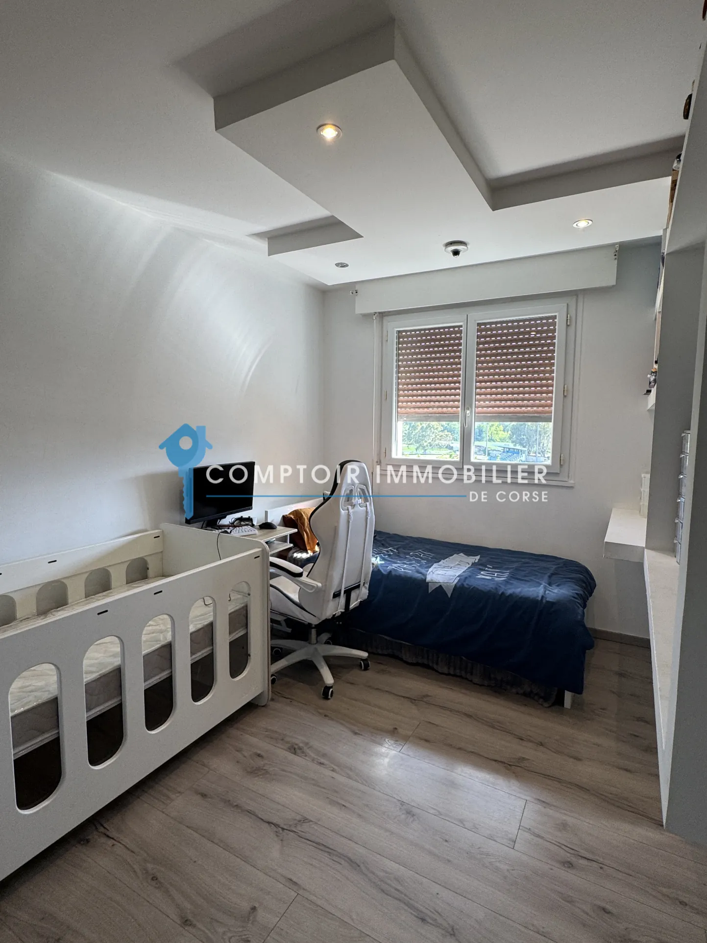 Appartement T4 à Ghisonaccia avec potentiel de transformation en T3, proche plages et commodités 