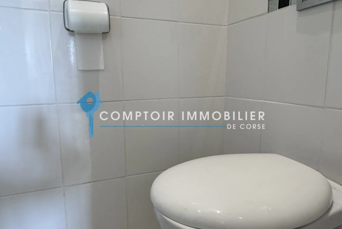 Appartement T4 à Ghisonaccia avec potentiel de transformation en T3, proche plages et commodités 
