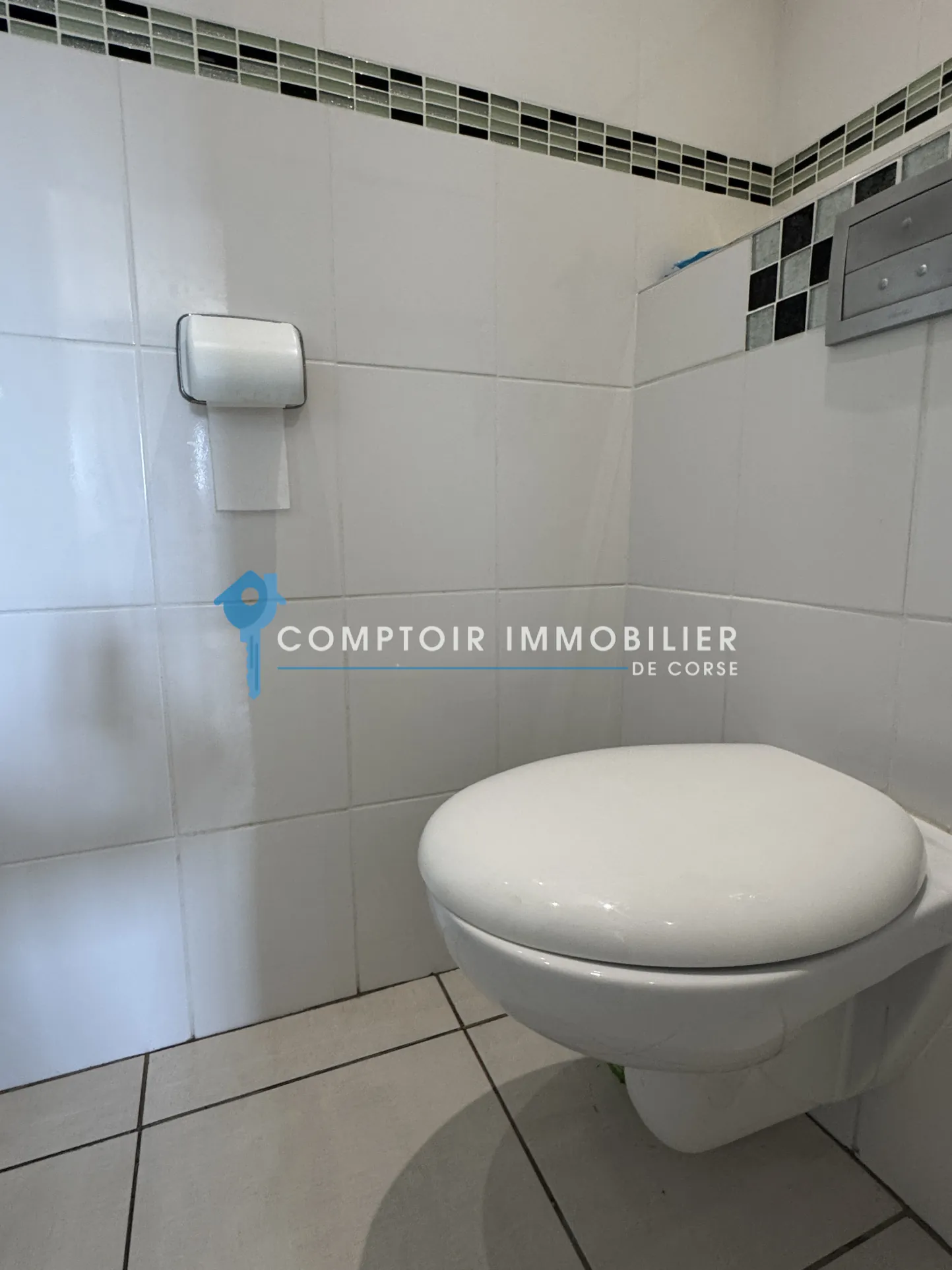 Appartement T4 à Ghisonaccia avec potentiel de transformation en T3, proche plages et commodités 