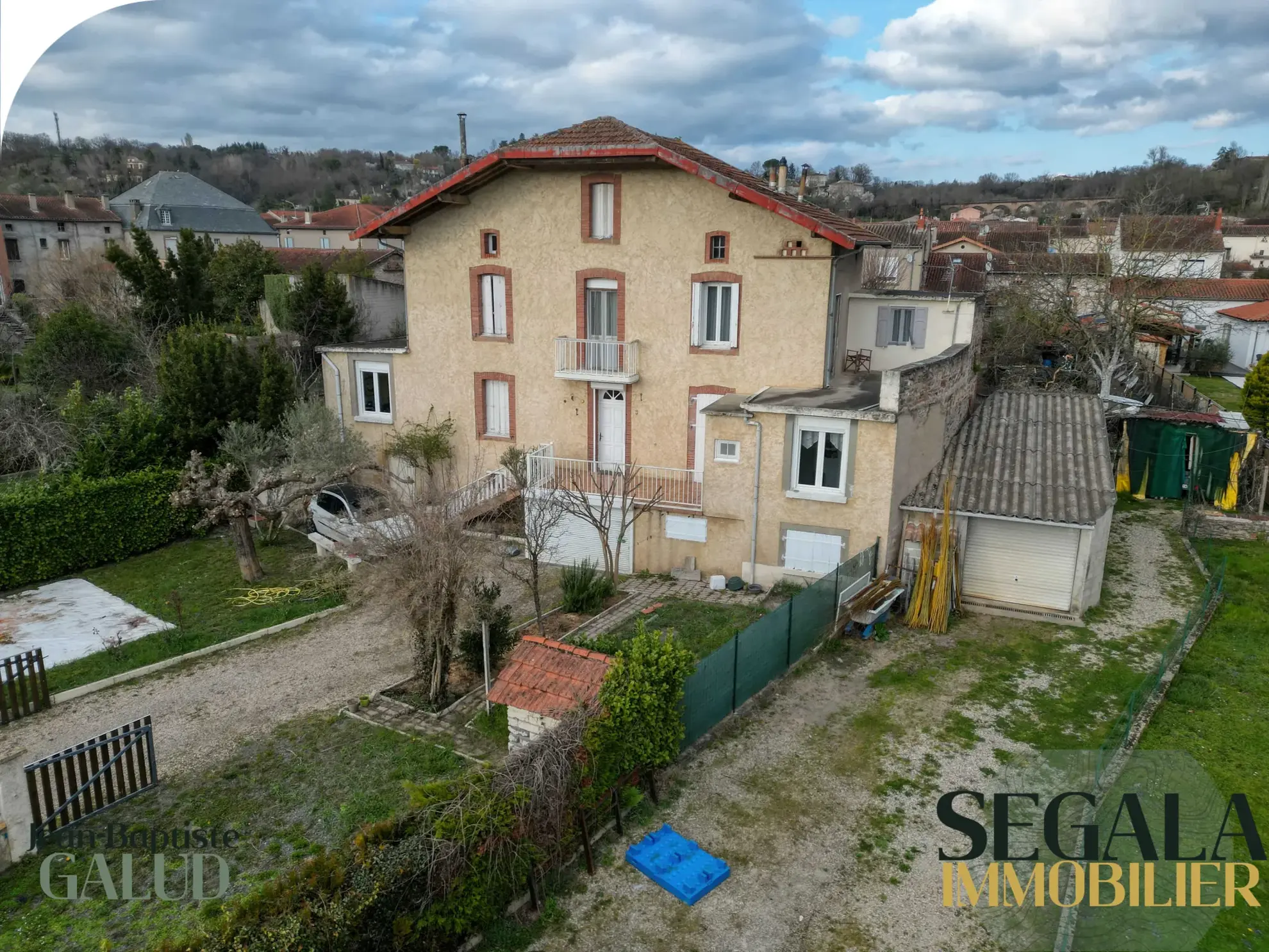 Maison bourgeoise rénovée de 177 m2 à Carmaux, calme et verdoyante 