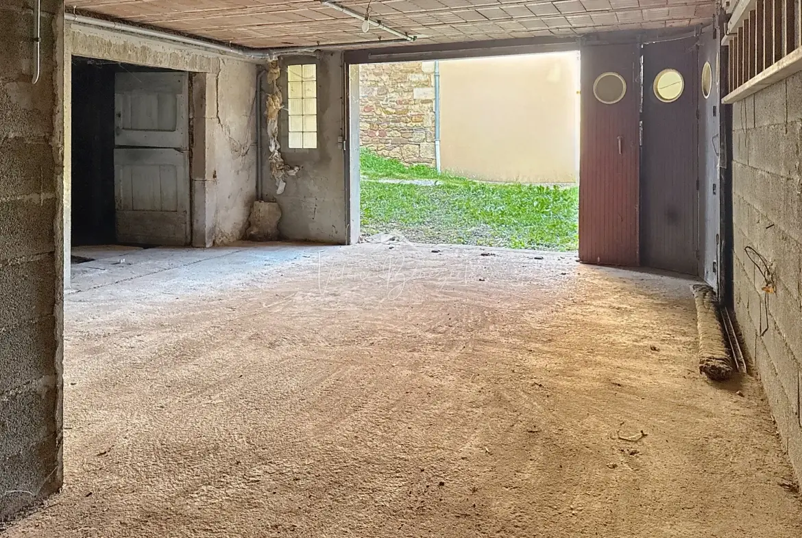 Maison T4 à rénover avec jardin en bord de rivière à Vabres-l’Abbaye 